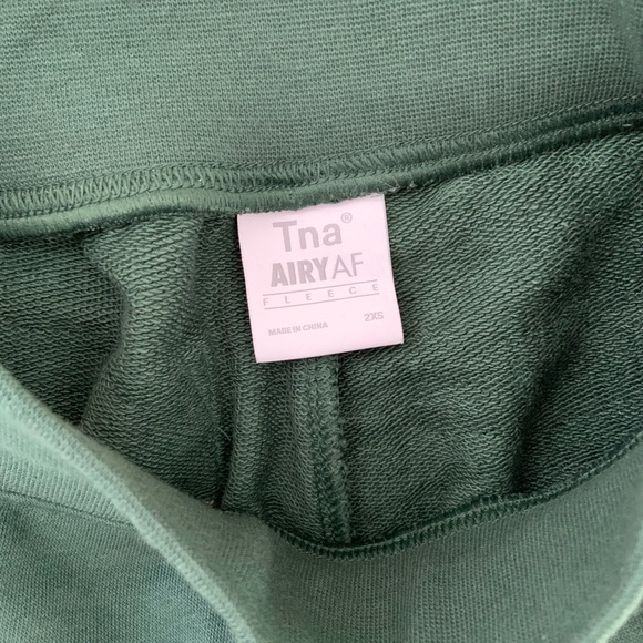 Aritzia TNA Airy Fleece Perfect Pocket Sweatpant - Picture 4 of 4